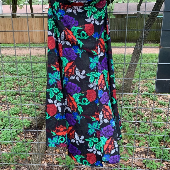 TopShop Floral Skirt with side slit - Picture 2 of 3